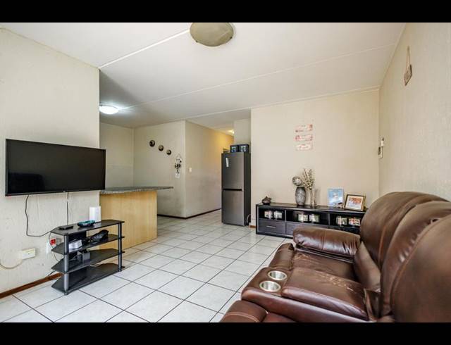 2 BEDROOM COMPLEX FOR SALE IN COMET